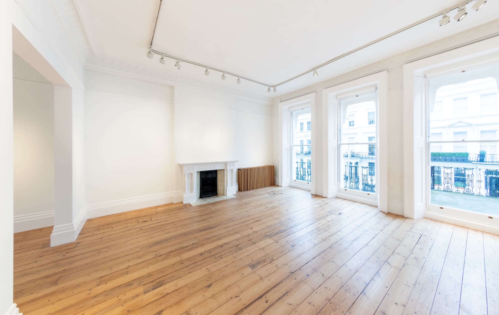 Gallery5 Room1 View1